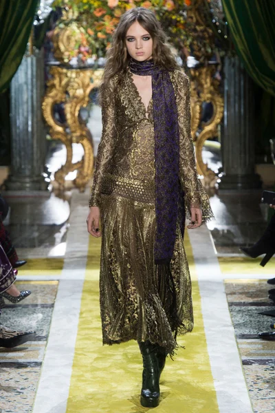 Look 8